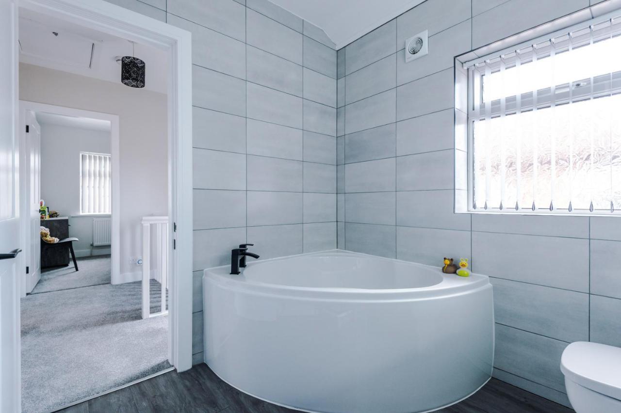 Sandileigh House By Yourstays - Luxurious 3 Bedroom House In 艾纯查姆 外观 照片
