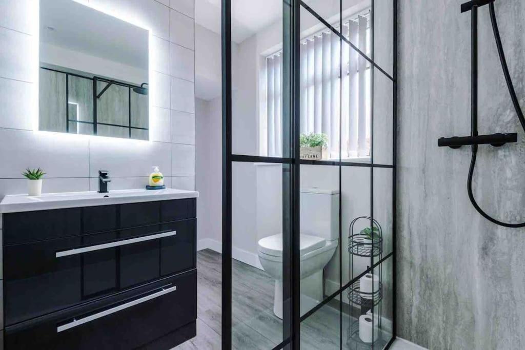 Sandileigh House By Yourstays - Luxurious 3 Bedroom House In 艾纯查姆 外观 照片