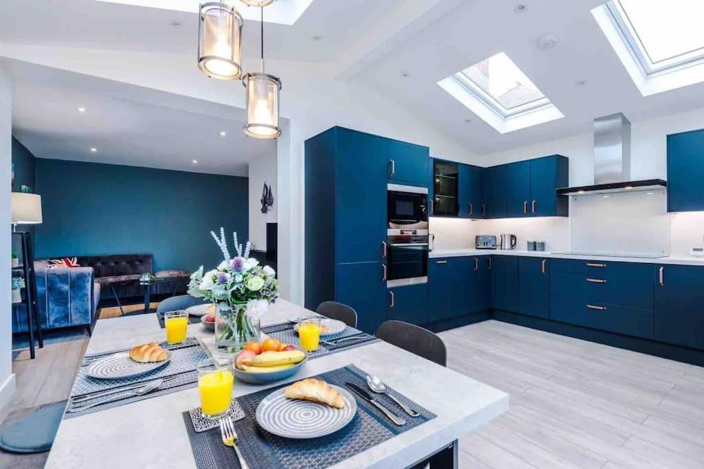 Sandileigh House By Yourstays - Luxurious 3 Bedroom House In 艾纯查姆 外观 照片