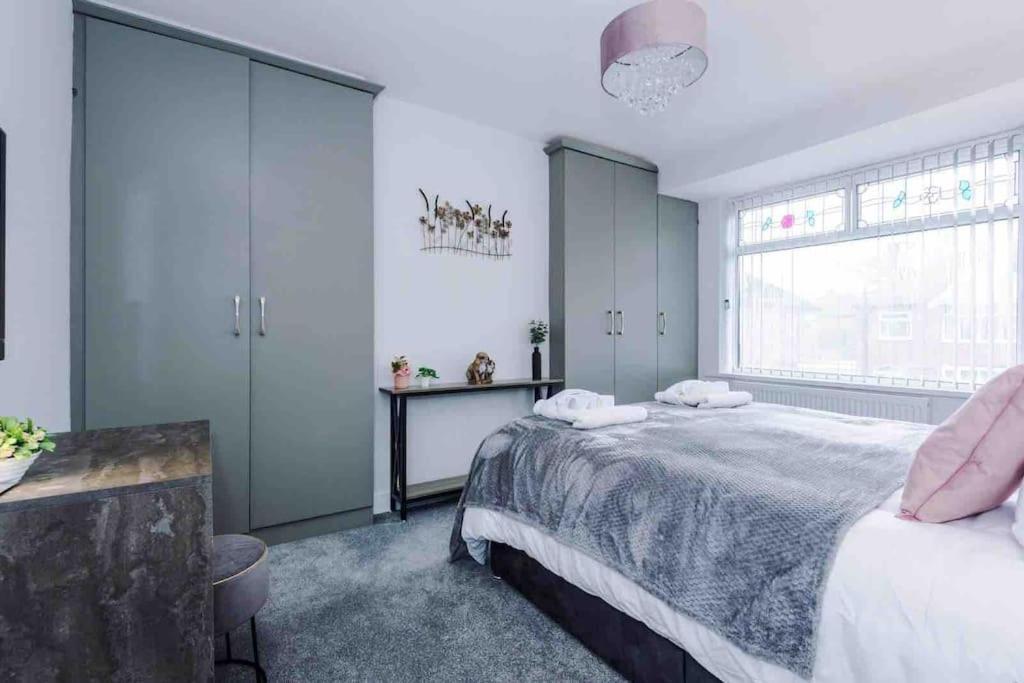Sandileigh House By Yourstays - Luxurious 3 Bedroom House In 艾纯查姆 外观 照片