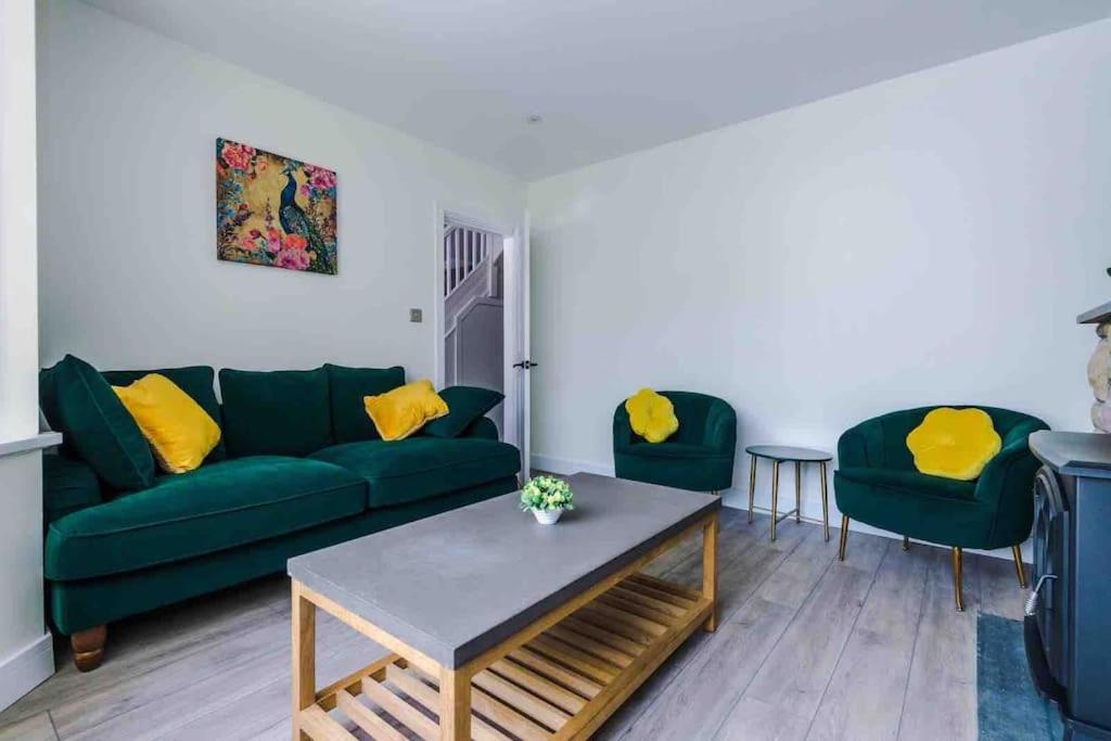 Sandileigh House By Yourstays - Luxurious 3 Bedroom House In 艾纯查姆 外观 照片