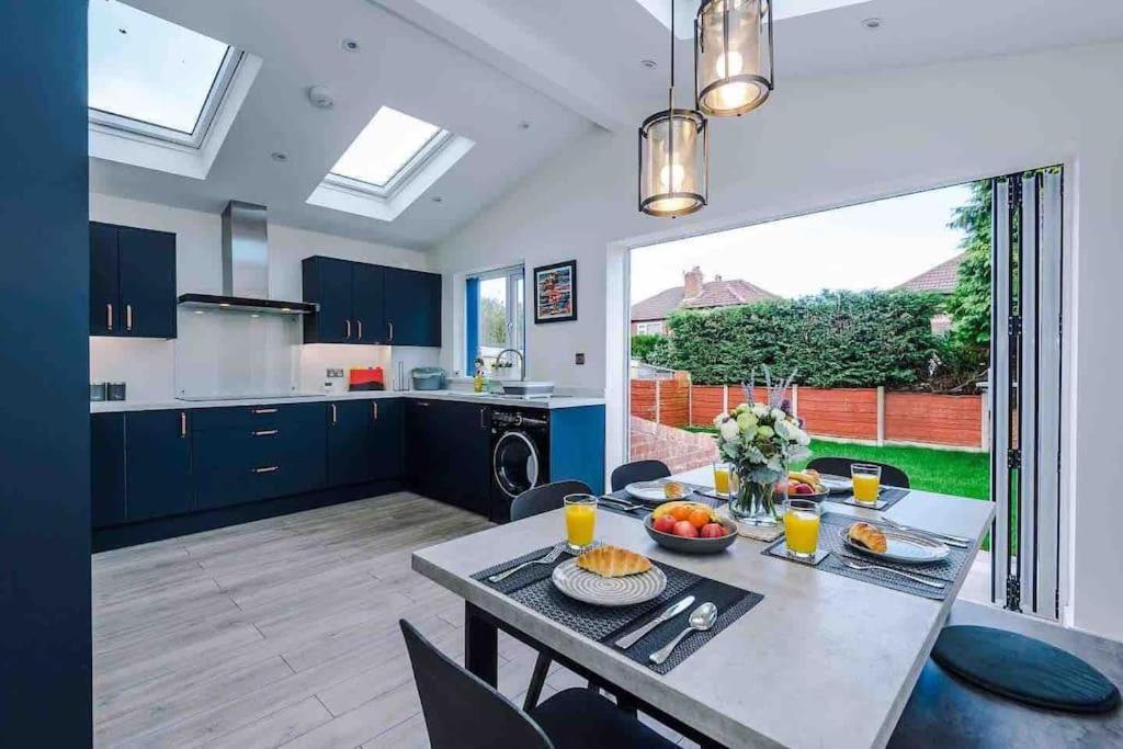 Sandileigh House By Yourstays - Luxurious 3 Bedroom House In 艾纯查姆 外观 照片